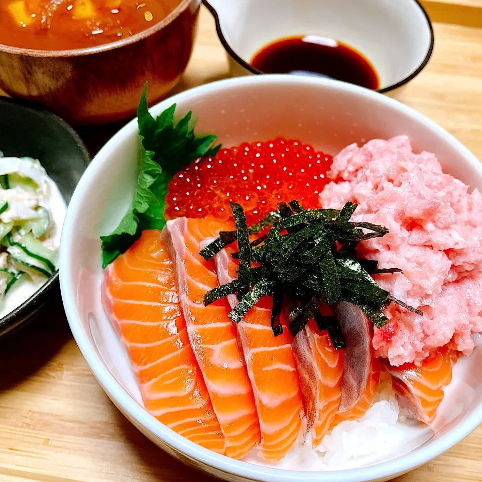 ⭐️ねぎとろサーモンいくら丼⭐️|Laniさん