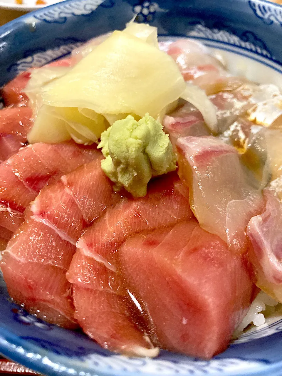 マグロとタイの合わせ漬け丼。|ツンコロさん