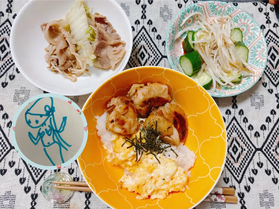 Snapdishの料理写真:きゅうりともやしの和え物 白菜と豚肉のめんつゆ炒め 焼鳥丼|❦れなな❦さん