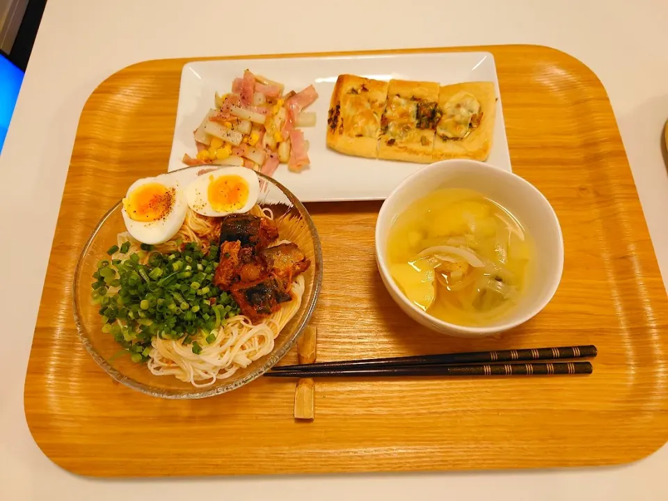 Snapdishの料理写真:今日の夕食　ハリッササバ缶そうめん、大根とベーコン炒め、油揚げのネギマヨ焼き、じゃがいもと玉ねぎの白だしスープ|pinknari🐰🌈さん