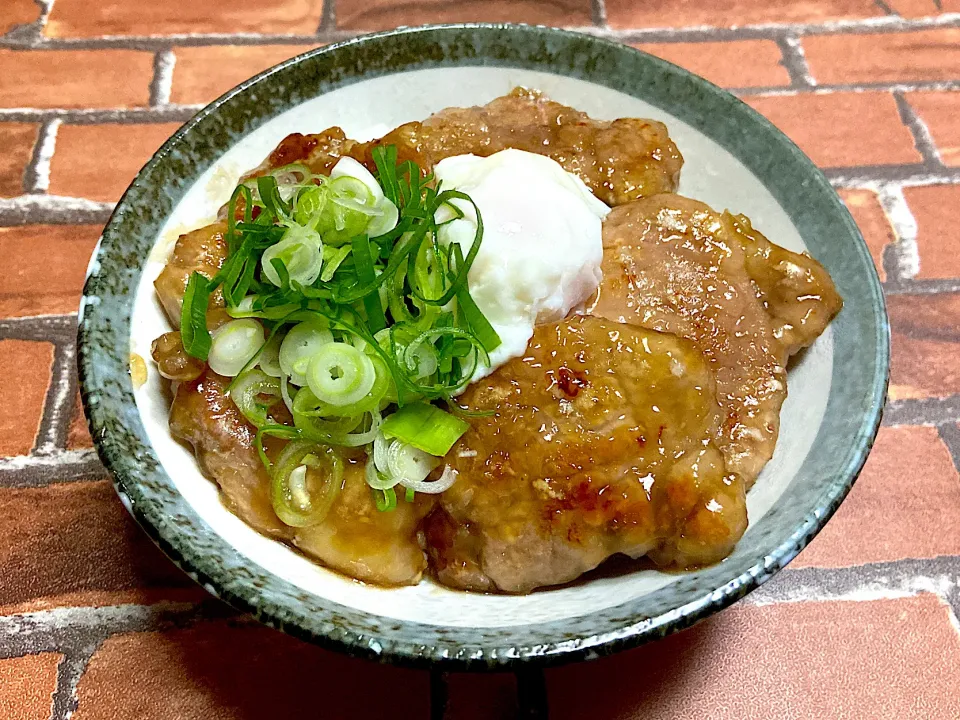 豚ヒレ肉で角煮丼風|ママちんさん