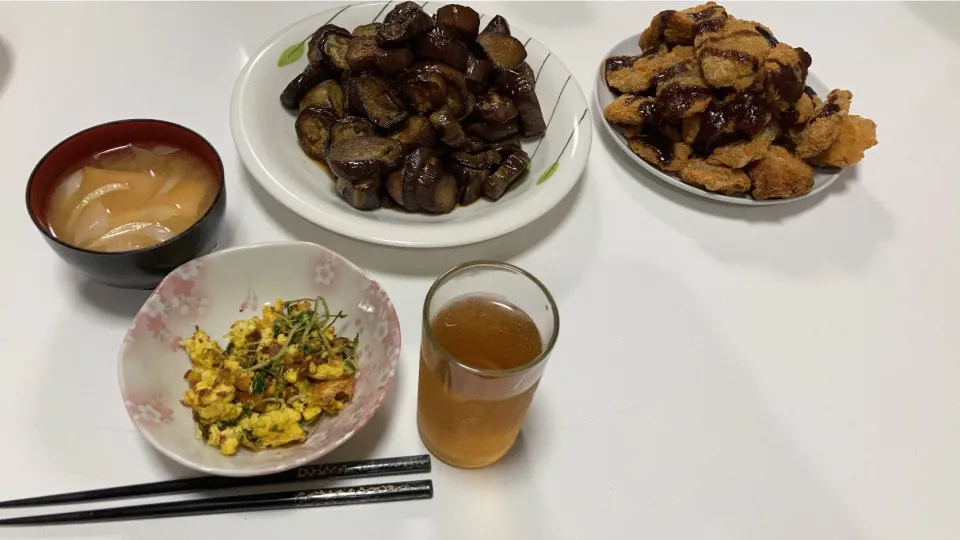 Snapdishの料理写真:晩御飯(*´ー｀*)☆焼き茄子☆さんまフライ☆豆苗の卵炒め☆みそ汁（玉葱、厚揚げ）|Saharaさん