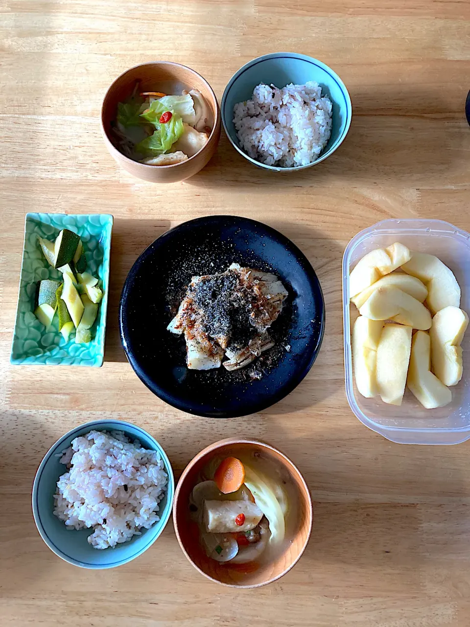 Snapdishの料理写真:質素な朝ごはん〜具沢山お味噌汁♡焼き白ナス♡雑穀米ご飯♡ズッキーニの糠漬け♡りんご🍎|さくたえさん