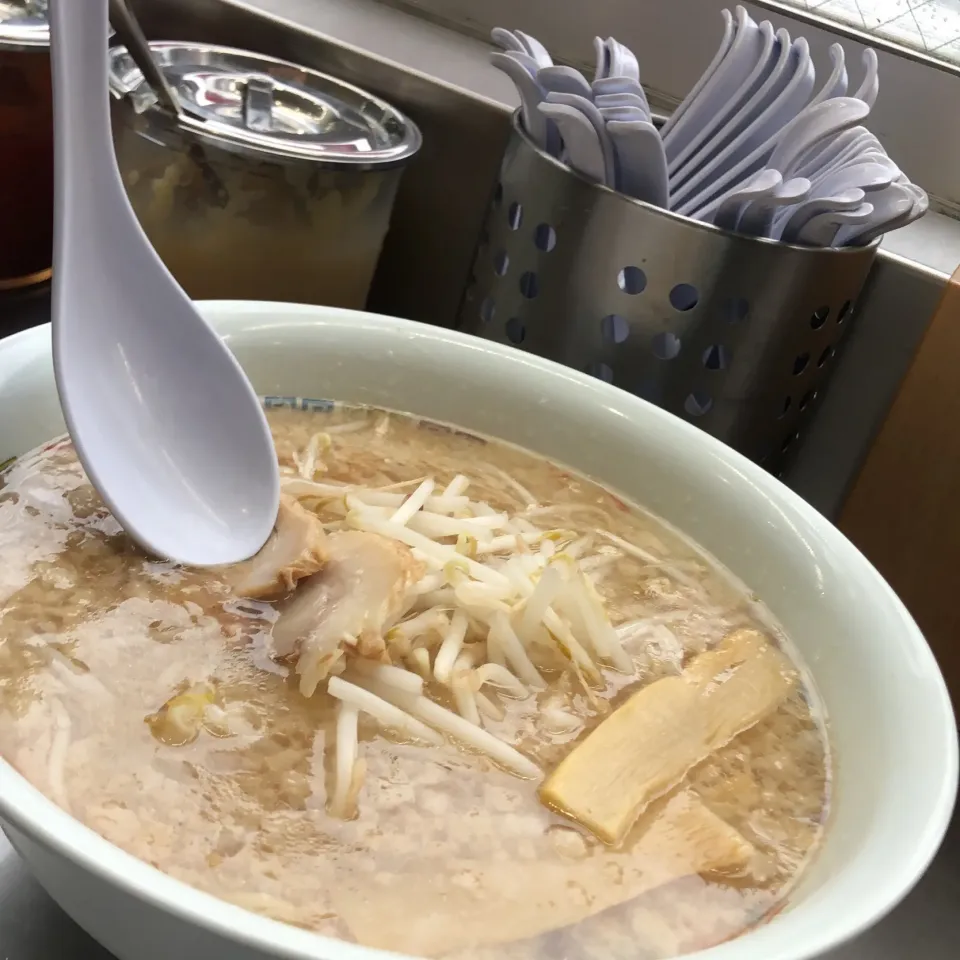 Snapdishの料理写真:あた　＃朝ラー　今日もま　　#夜勤明け　＃ラーメン　、喰って　＃ホープ軒|Hajime Sakaiさん