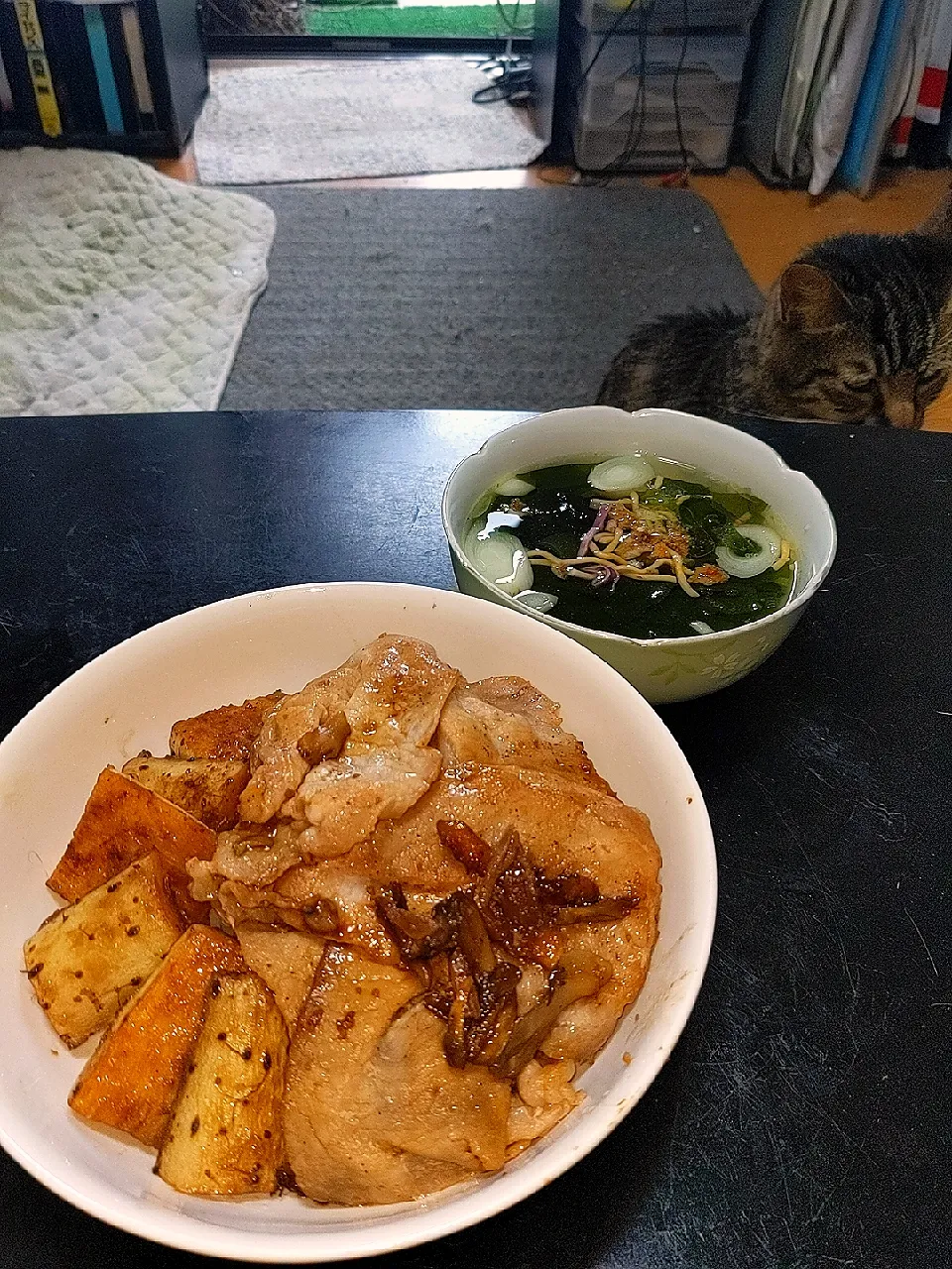 Snapdishの料理写真:夜勤明け豚しゃぶ焼き丼|Tarou  Masayukiさん