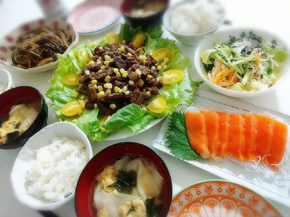 夕食(*^^*)
ビーフステーキ&サラダ🥗
茄子ともやしの中華炒め
サーモン刺身
チョレギサラダ
ワンタンとワカメの卵スープ|プリン☆さん