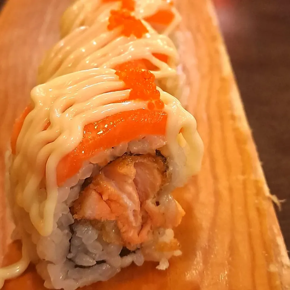 Double salmon roll ~ fresh & grilled salmon @  Oishi Japanese Restaurant |ģřãçîöůşさん