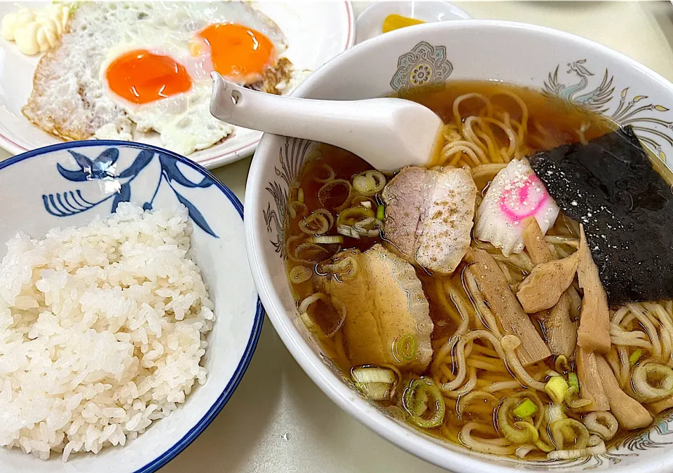 Snapdishの料理写真:#町中華　ラーメン定食|須佐 浩幸さん