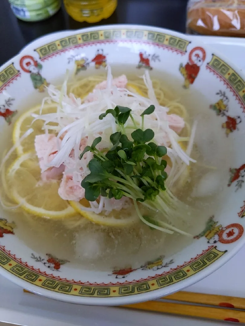 Snapdishの料理写真:レモン冷やしラーメン|ちいちゃんさん