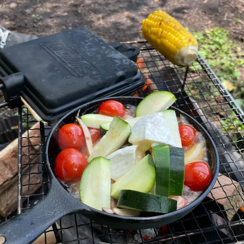 Snapdishの料理写真:キャンプ飯⛺️アヒージョ|とももさん