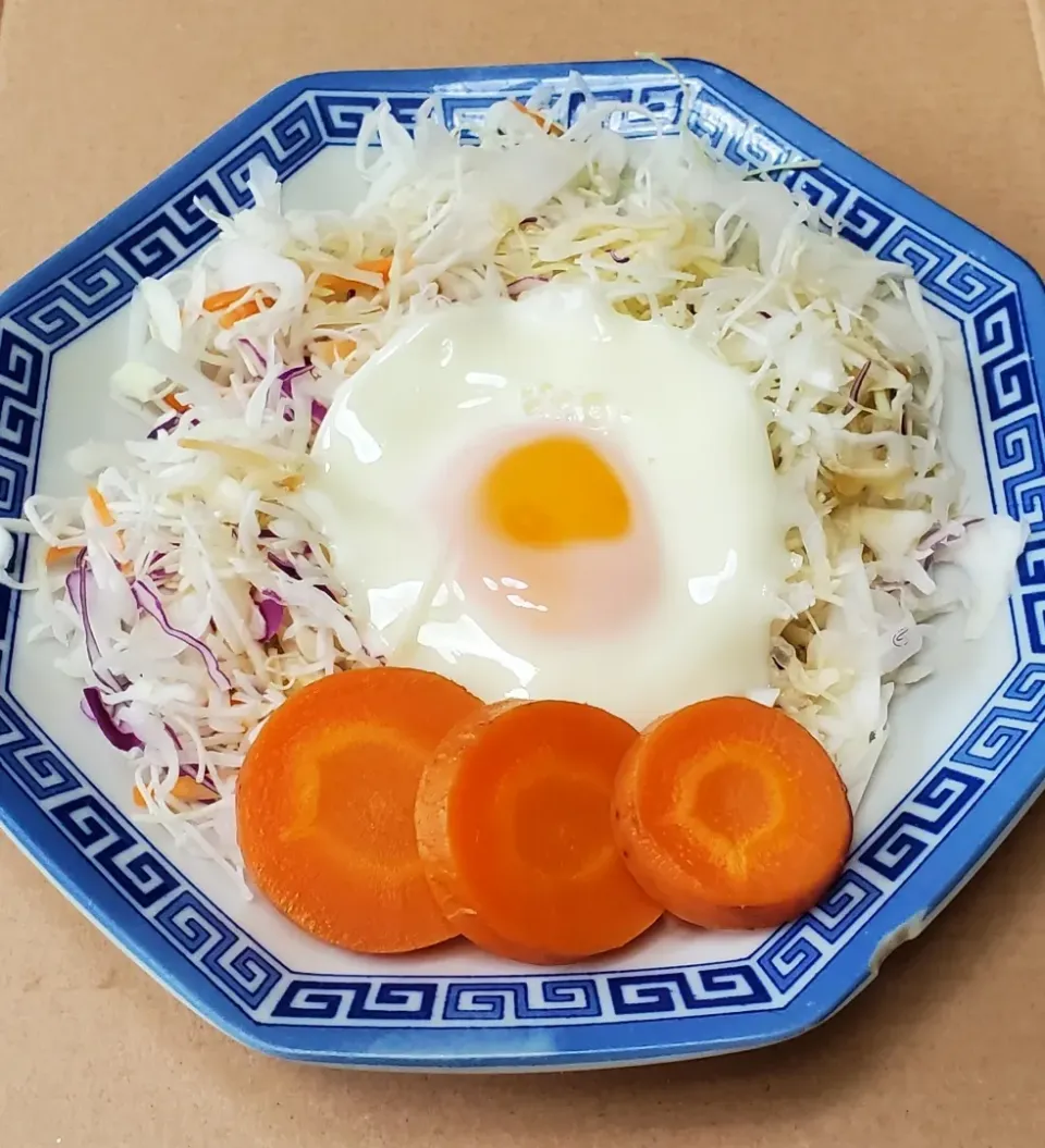 今日のお昼のメインは、巣籠もり卵とにんじん|ナナさん