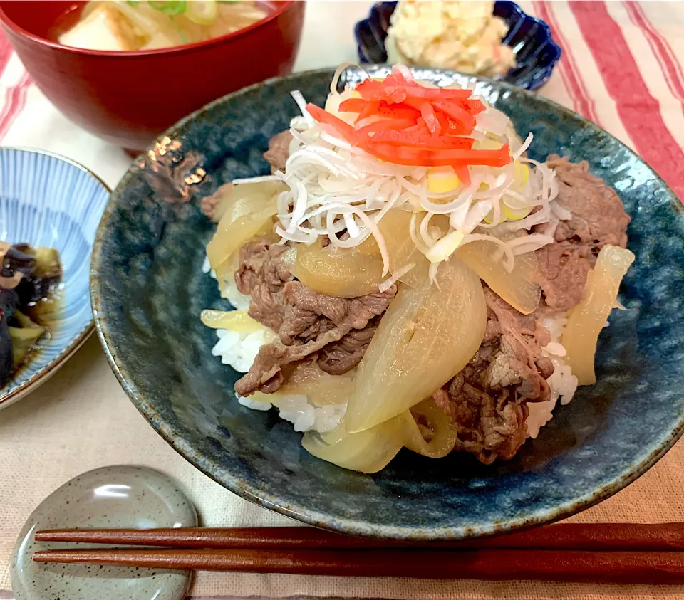 玉葱大きめ牛丼|のらねこままさん