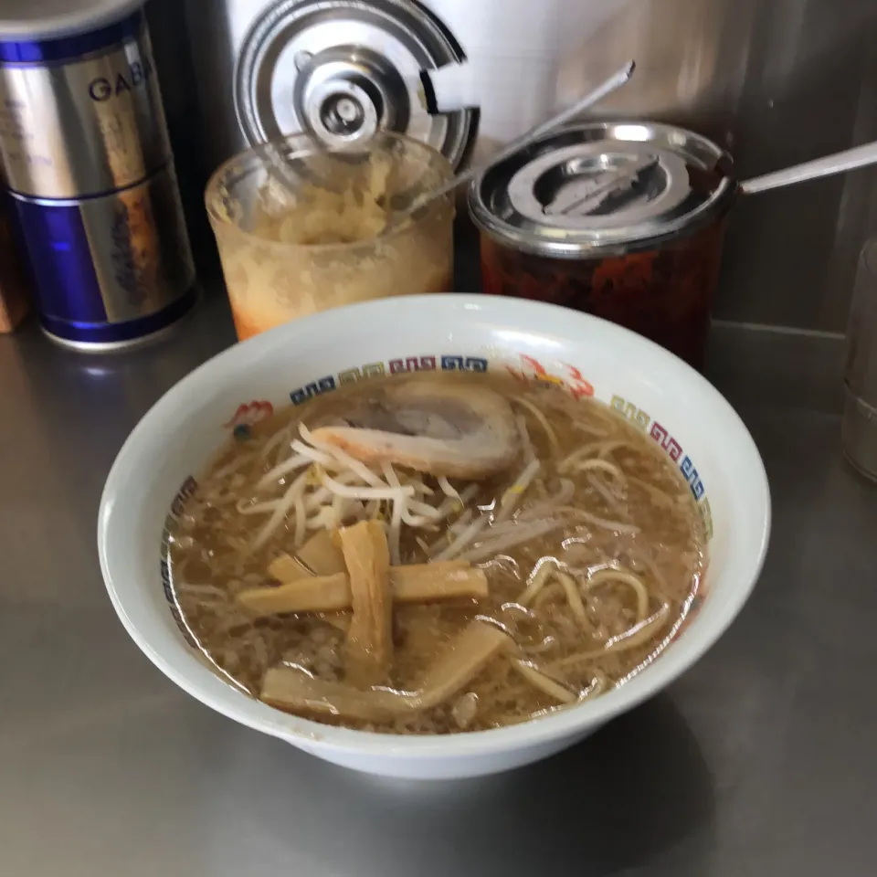 暑い！　だが　熱い　＃朝ラー　ムシムシ　でも　＃ラーメン　を　＃夜勤明け　で！　＃ホープ軒|Hajime Sakaiさん