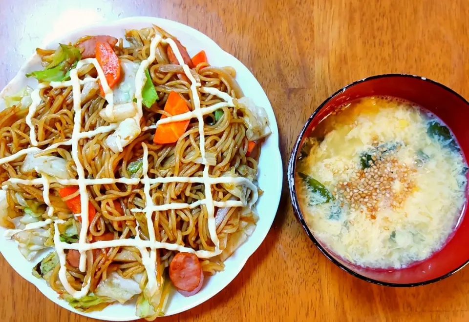 Snapdishの料理写真:2022 0714　焼きそば　わかめ卵スープ|いもこ。さん