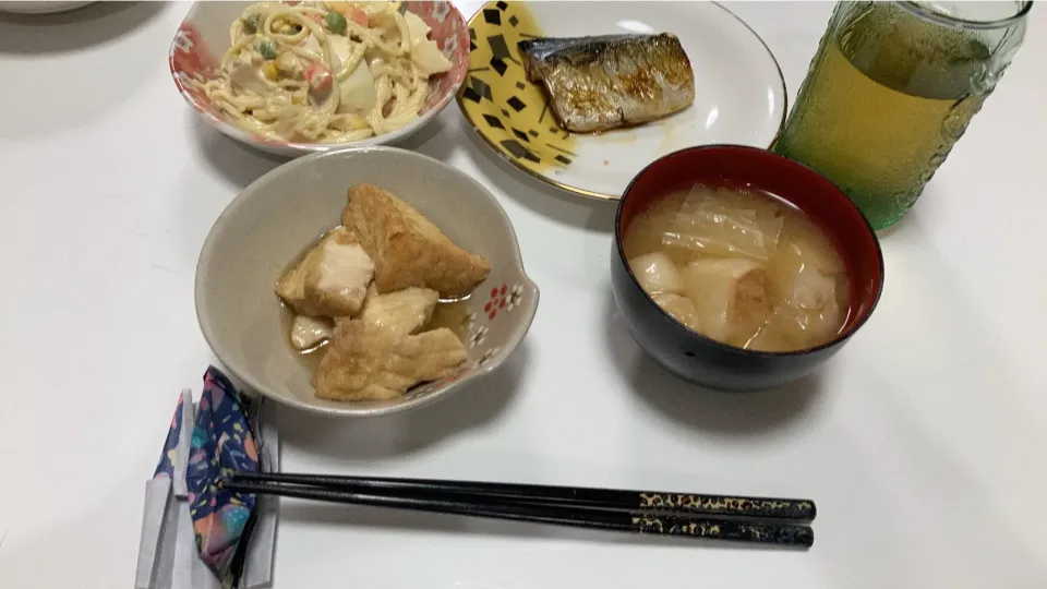 晩御飯(*´ー｀*)☆塩鯖☆厚揚げの炊いたん☆サラスパ☆みそ汁（キャベツ、麩）|Saharaさん