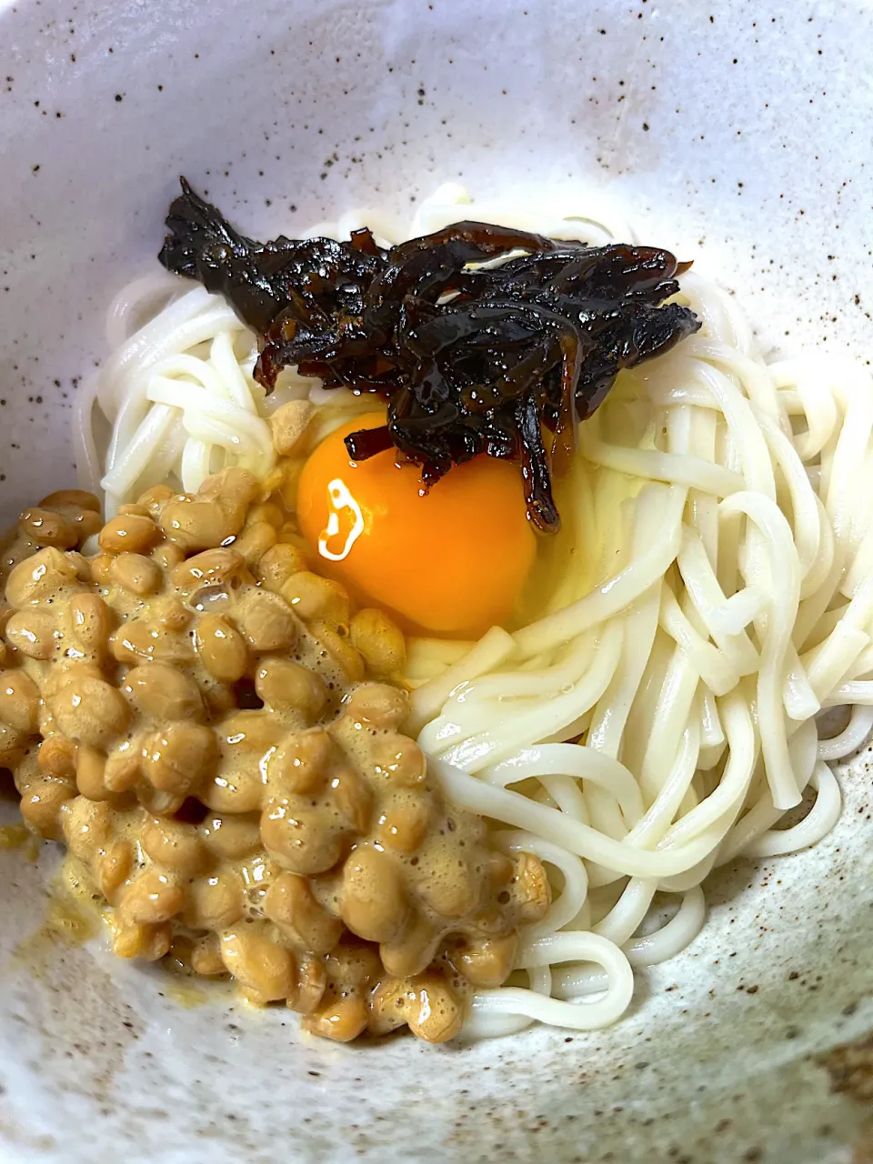 Snapdishの料理写真:讃岐うどん温玉・納豆・ししゃもきくらげ佃煮|Makokoさん