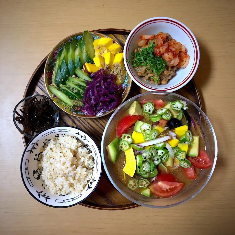 #vegan 
味噌汁サラダと糠漬け|makiko_aさん