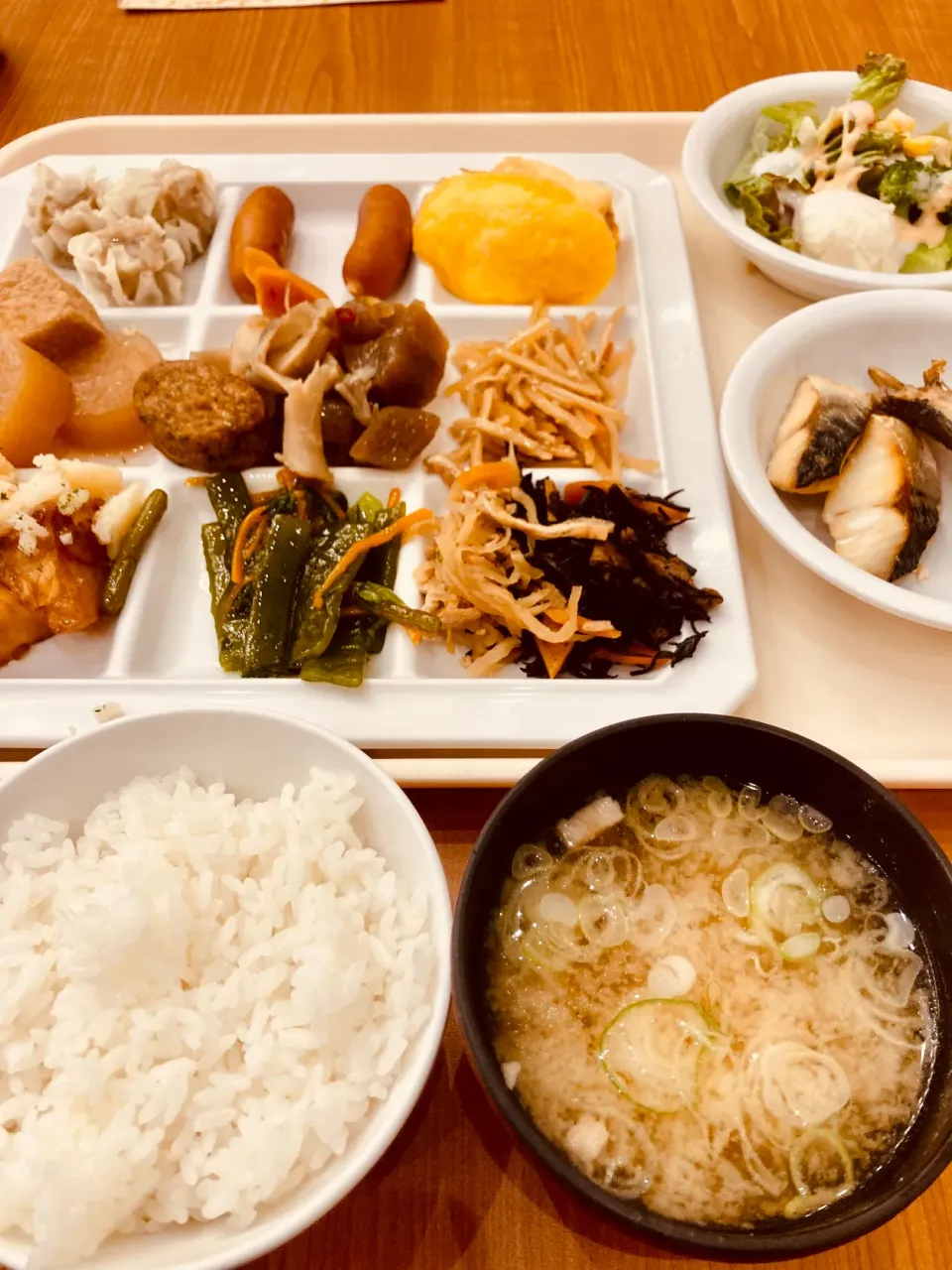 Snapdishの料理写真:伊東温泉「伊東園ホテル松川館」の朝食|Go Satoさん