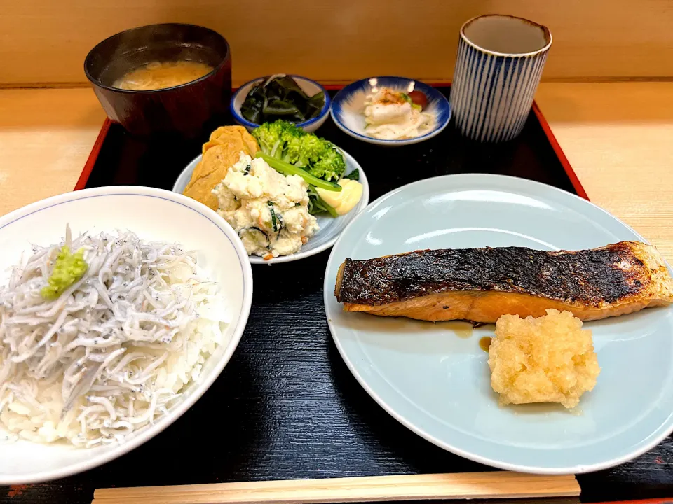 魚竹の銀鮭照焼きとしらす丼のセット|流線形さん