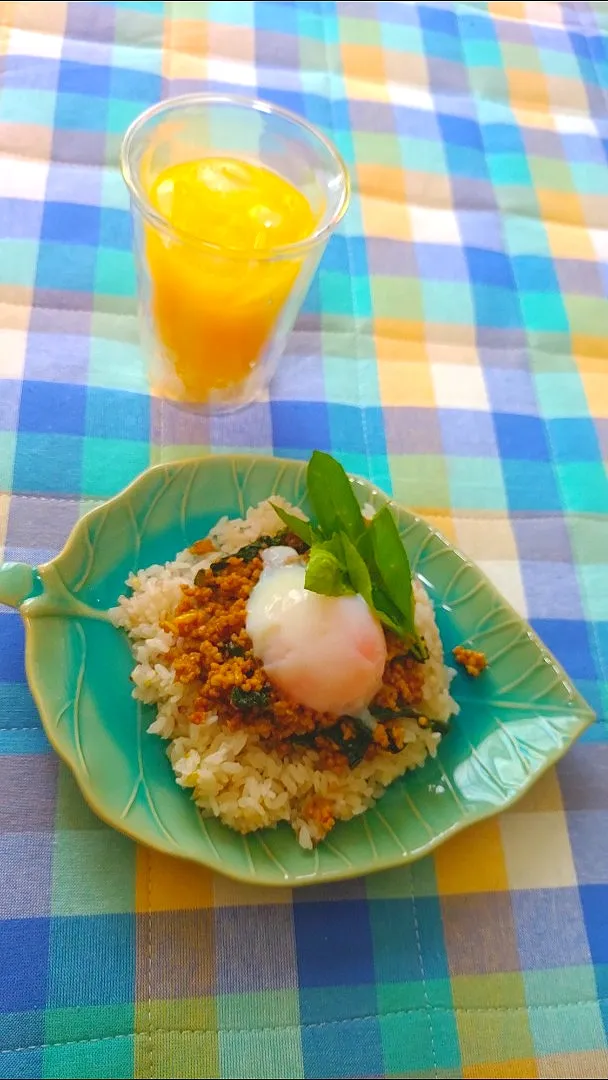 LUNCHガパオライス〜にんにくたっぷり〜|かずにゃんさん