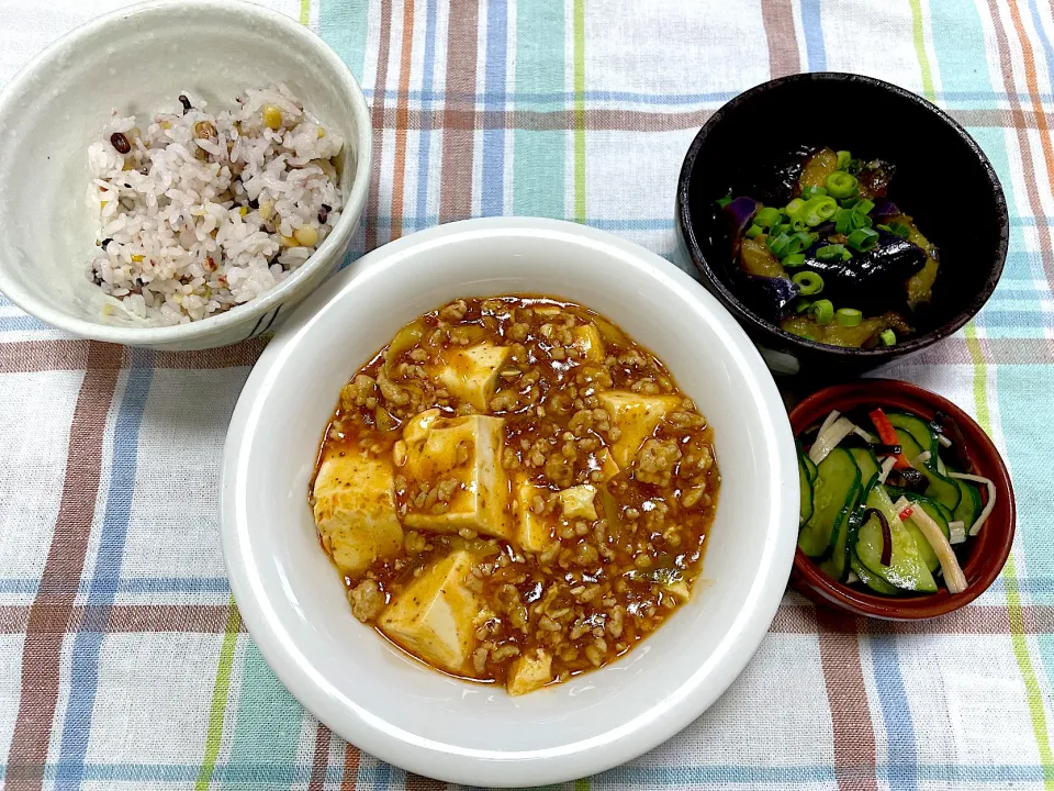 麻婆豆腐、茄子の生姜醤油葱あえ、きゅうりカニカマキクラゲの中華サラダ|jackybeanさん