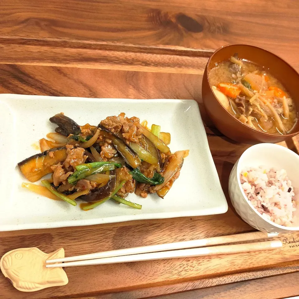 Snapdishの料理写真:麻婆茄子
豚汁
雑穀ごはん|うりさん