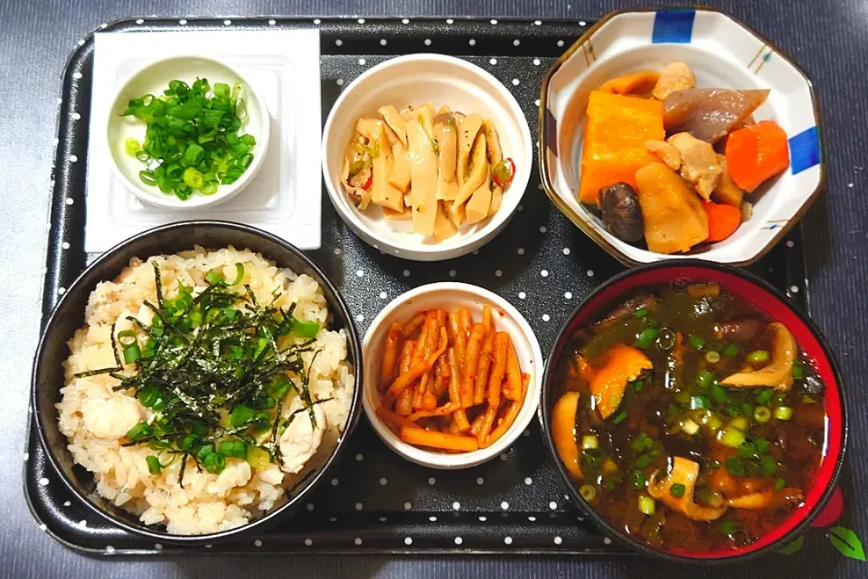 今日の朝ご飯は家（ふぐめし（炊き込みご飯）に筑前煮、ねぎ塩エリンギ、納豆、赤だしのはみそ汁（具はかぼちゃと平茸とわかめ）、ごぼうキムチ）|Mars＠釜飯作り研究中さん