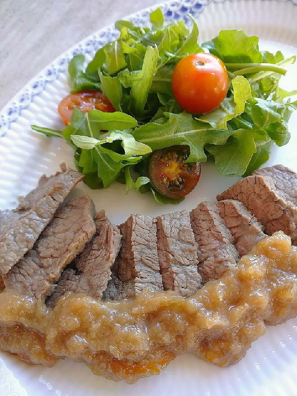 Snapdishの料理写真:牛肉の柚子味噌すりおろし玉ねぎソース|samiさん