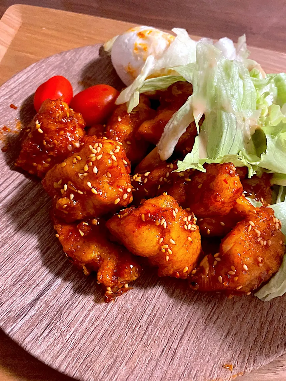 気合いで作ったヤンニョムチキン、茹で卵添え🌶|にゃふてんさん