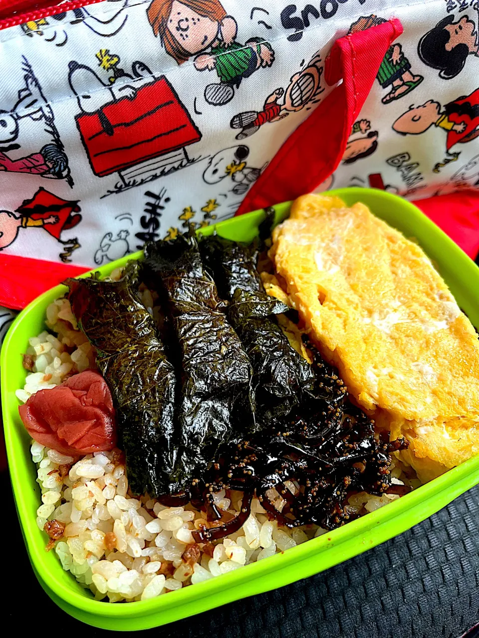 Snapdishの料理写真:#昼飯　何かの海苔巻きと訳あり梅と玉子焼きと子持ち昆布乗せロウカット玄米そぼろ混ぜご飯もみ海苔挟み弁当|ms903さん