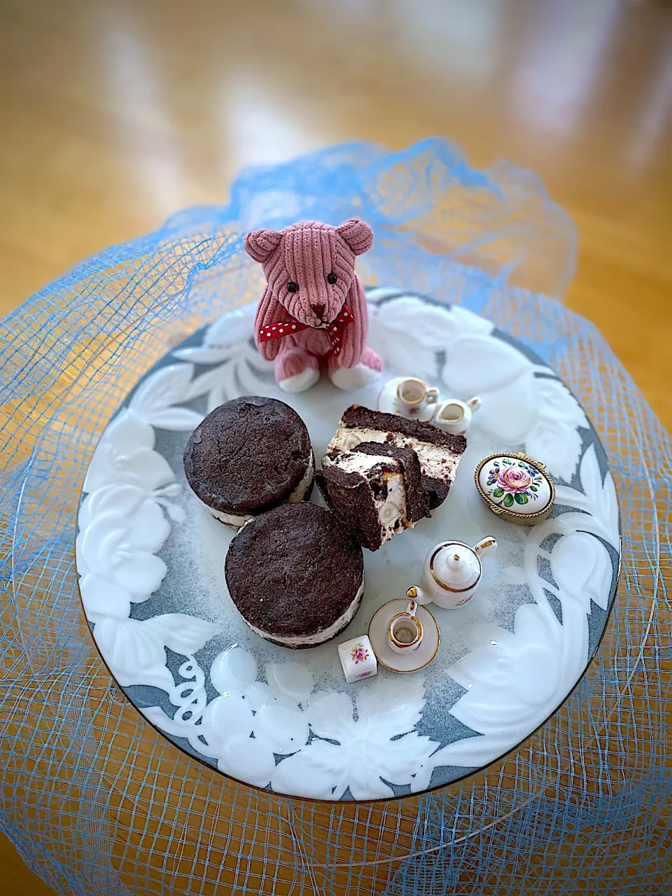 カカオクッキー🍪レーズンマカダミアナッツアイスサンド|みうのすけさん