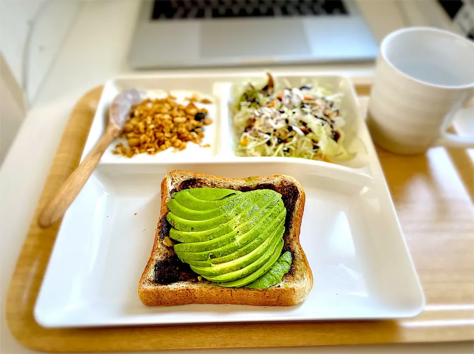 Avo and vegemite toast|Ritaさん