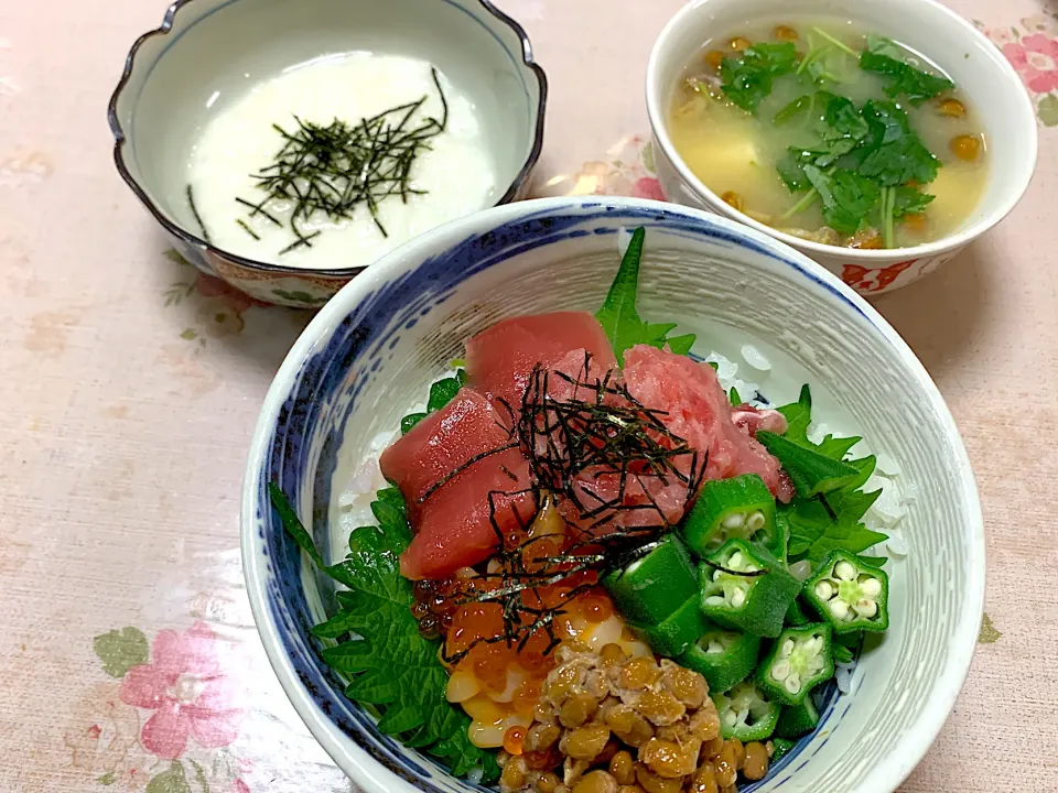 Snapdishの料理写真:マグロのネバネバ丼|小林順子Ayumu1988さん