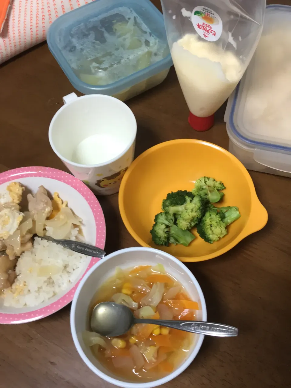 親子丼、スープ、ブロッコリー|りゆさん