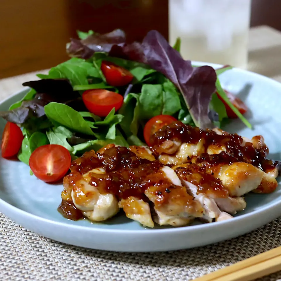 Snapdishの料理写真:鶏の黒酢梅ジャム照り焼き|かおるさん