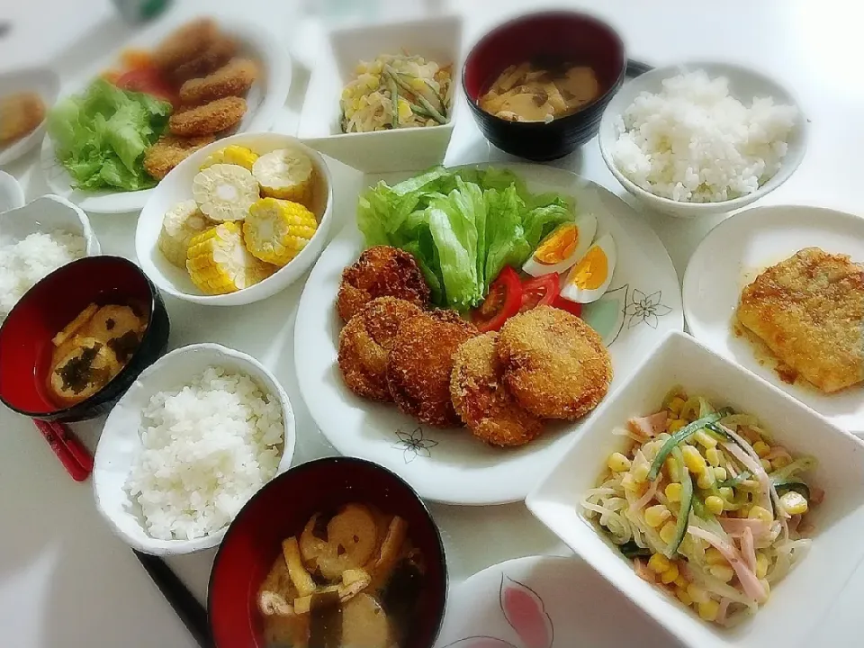 夕食(*^^*)
ハムカツ&サラダ🥗
タラのバターソテー
とうもろこし
春雨サラダ
お味噌汁(お麩、ワカメ、油揚げ)|プリン☆さん