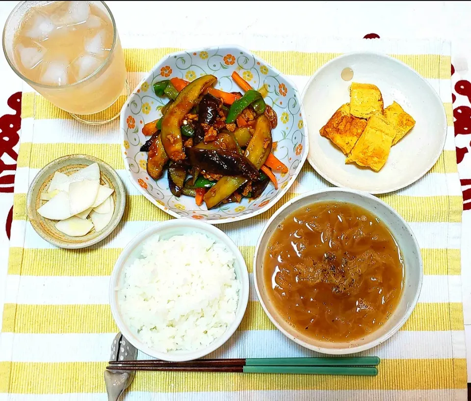 ひとり暮らしの夜ご飯
オニオンスープ、麻婆茄子、卵焼き|keeijnsさん