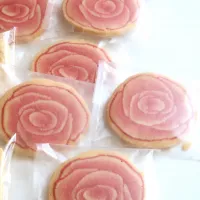 Snapdishの料理写真:バラのだんめんクッキーを焼きました🌹