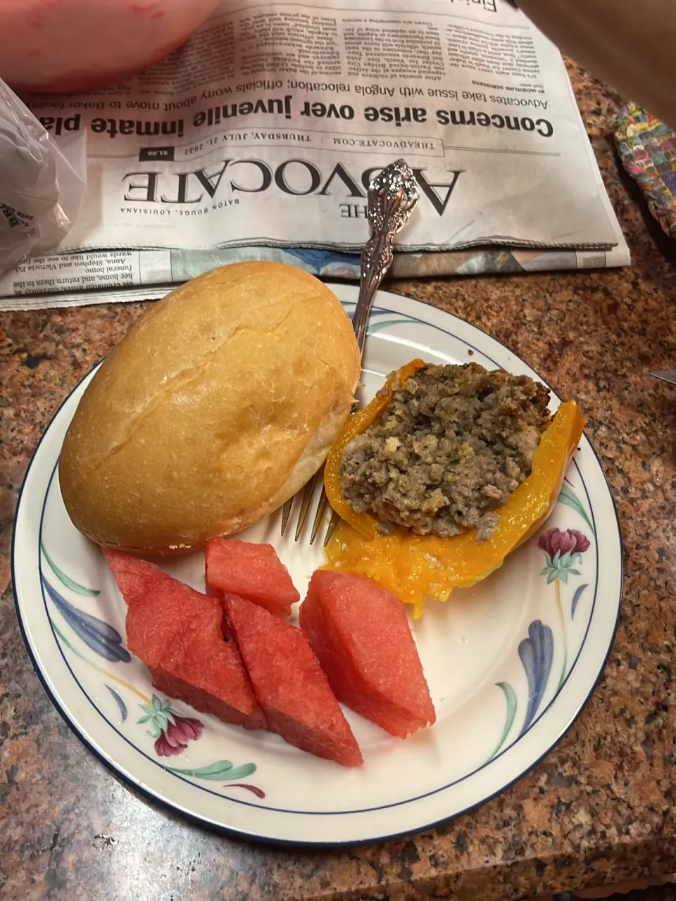 Stuffed bell pepper, watermelon, and bread!|suさん