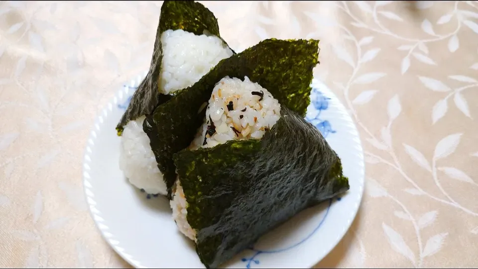 7/21の夜勤弁当
おにぎり2種🍙|卯月さん