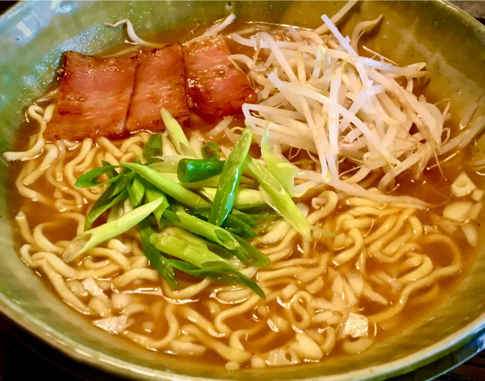 Snapdishの料理写真:ニンニクぷかぷか                                                  「味噌ラーメン」|mottomoさん