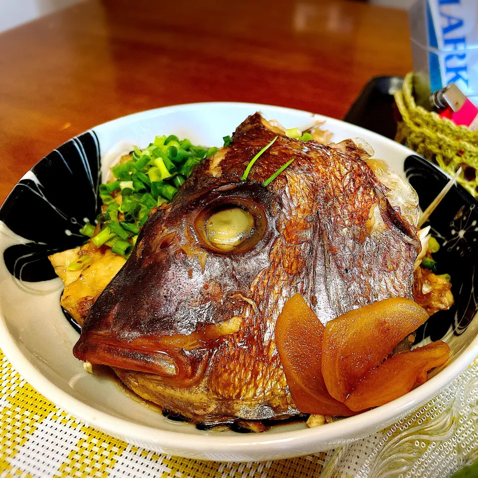 Snapdishの料理写真:100円の半額🎶鯛あら炊き。|tonaさん