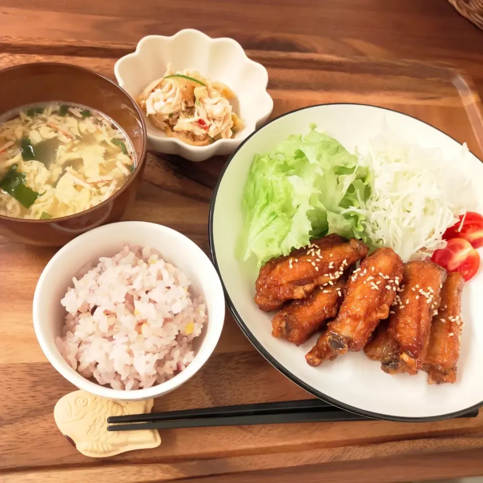 手羽中の甘辛揚げ
鶏肉とクラゲの中華サラダ
卵スープ
雑穀ごはん|うりさん