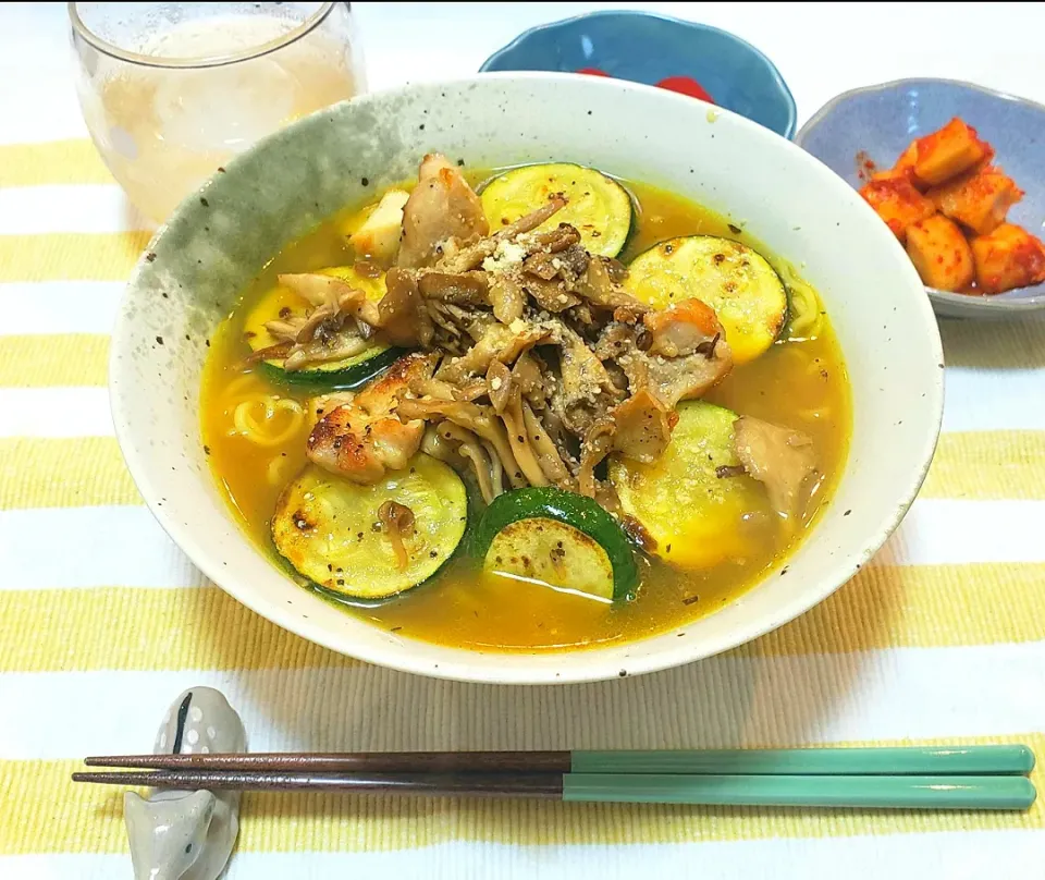 Snapdishの料理写真:ひとり暮らしの夜ご飯
夏ラーメン|keeijnsさん