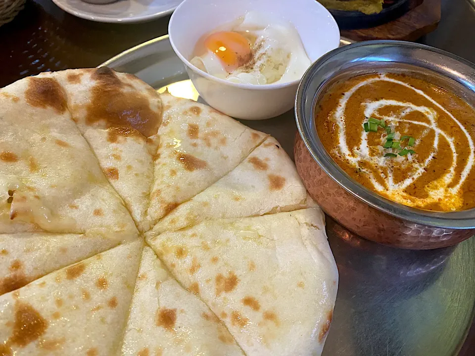 バターチキンカレーとチーズナン　ご飯付き（ナマステ）|チルさん