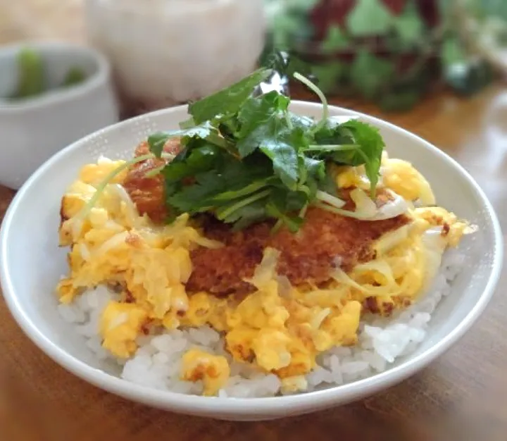 アジカツ卵とじ丼|くまちゃんさん