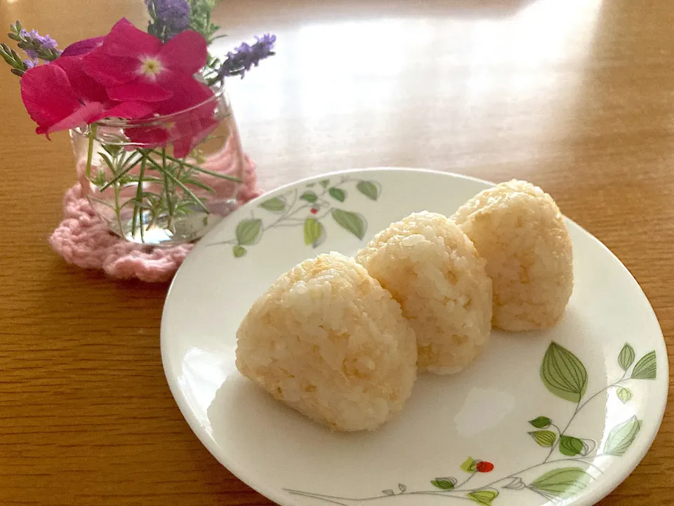 Snapdishの料理写真:＊鮭おにぎり🍙＊|＊抹茶＊さん