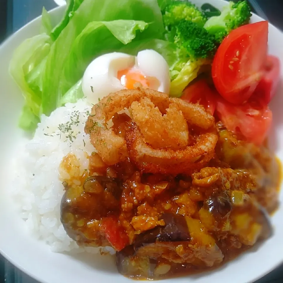 茄子と合挽き肉のカレー♪♪
オニオンフライのっけ|砂糖味屋キッチンさん