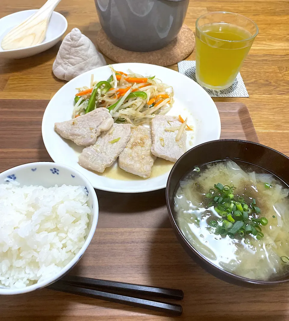 Snapdishの料理写真:塩麹カルビ定食|morimi32さん