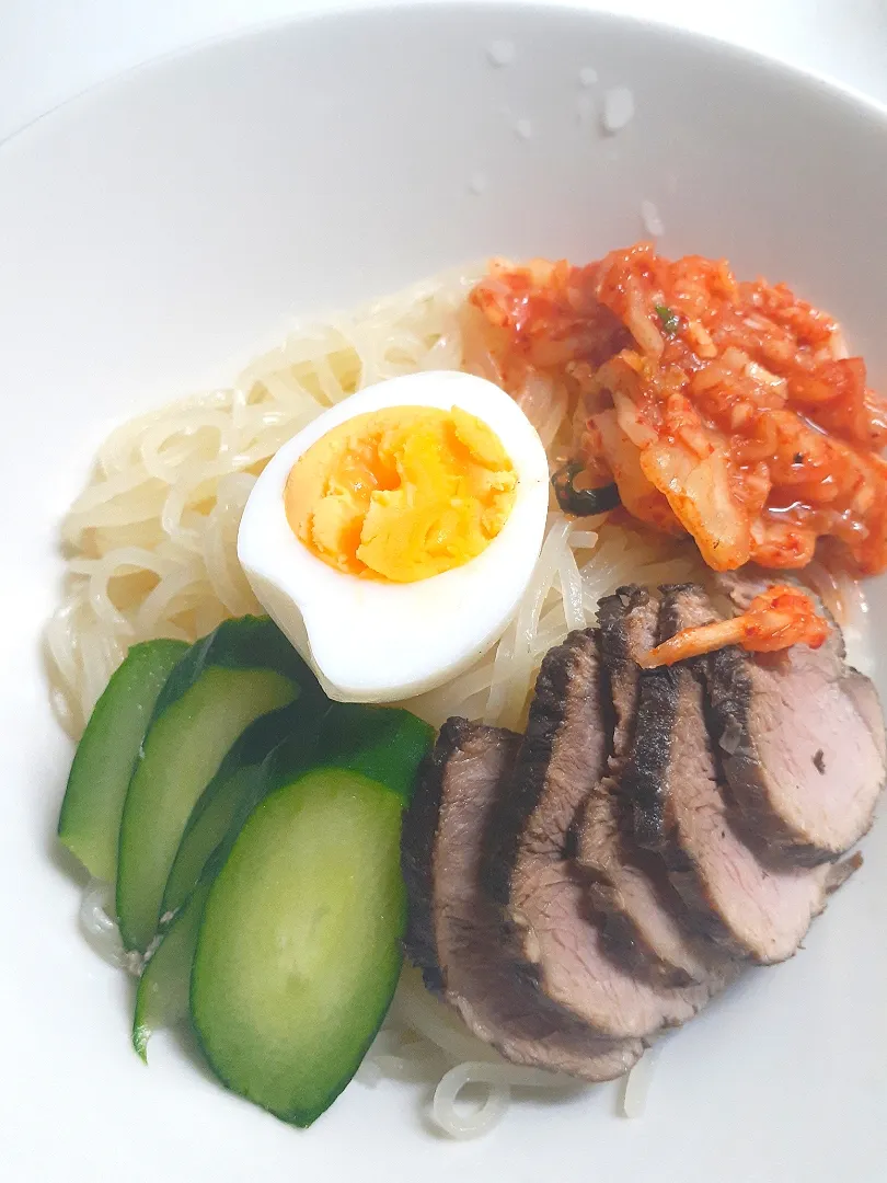 ☆夕飯☆初めて家で冷麺。つゆは後からかけました|ｼｮｺﾗさん